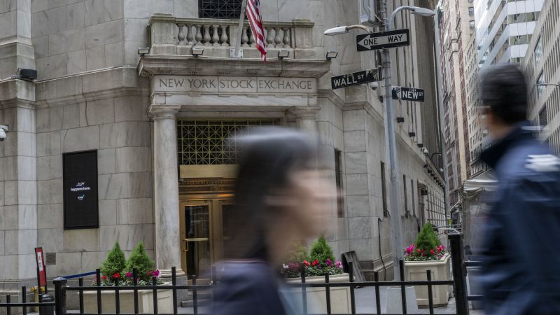 Analysis: People are exiting the stock market in droves |  CNN Business